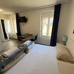 Budget En-Suite City Center Studio Self Check In, Next To Zurich Hb Pocketwifi