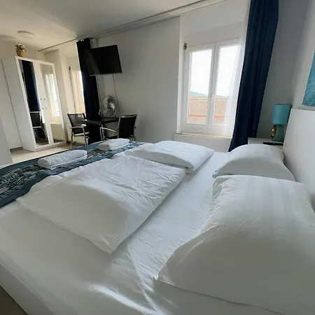 Center Close To Hb Apartment *