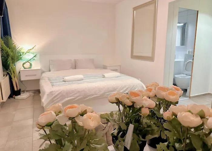 Center Close To Hb *