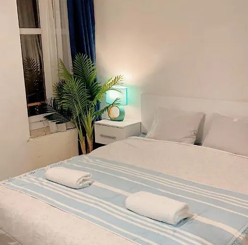 Center Close To Hb Apartment *