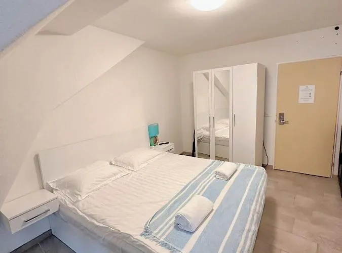 Center Close To Hb Apartment *