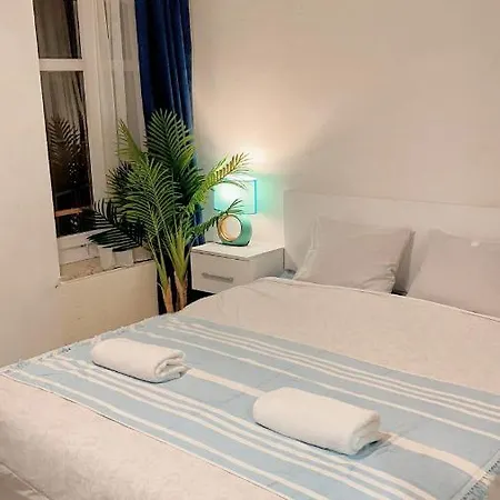 Budget En-suite Center Self Check In, Next To Hb Pocketwifi Appartement *