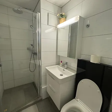 Budget En-suite Center Self Check In, Next To Hb Pocketwifi