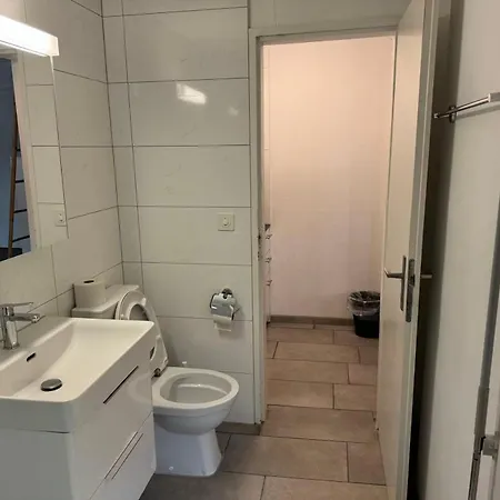 Budget En-suite Center Self Check In, Next To Hb Pocketwifi