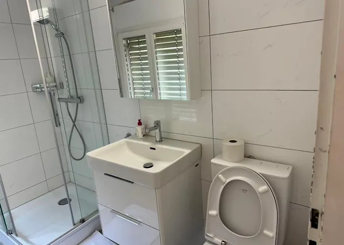 Center Close To Hb *