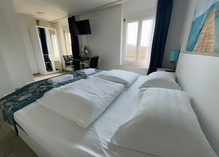 Center Close To Hb Apartment *