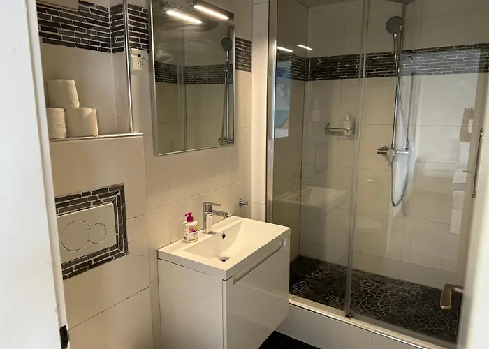 Center Close To Hb Apartment